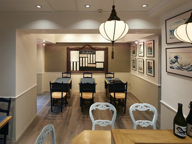 蕎麦屋の概念を超える「日本×フランスがコンセプトの店内