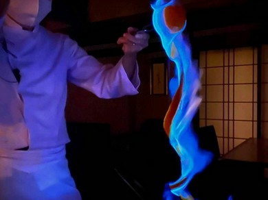 料理パフォーマンスも楽しい肩肘張らない大人のデート