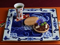 ちょこんとのった林檎うさぎがとっても愛らしい『うさぎや特製フレンチ最中』
