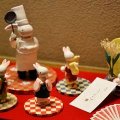 赤坂うさぎやのスタッフたちがお出迎え。