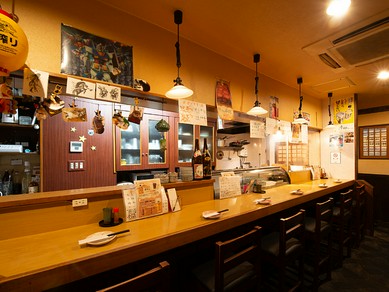 フラリと来店し、食事とお酒をひとり嗜む