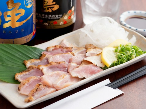 朝挽きの鶏肉や霧島山麓SPF豚。素材にこだわった一品を提供