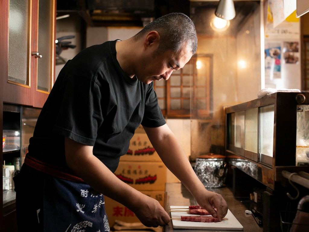 丁寧に串打ちされた焼鳥は、ネタの大きさも評判