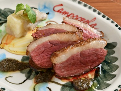 落ち着いた大人の雰囲気で二人の時間を