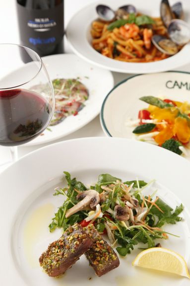 その日の料理に合わせた厳選ワインを贅沢に『ワインペアリングコース』