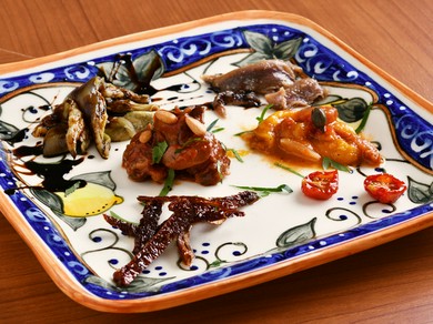 美しい器と料理の素敵なコラボレーション