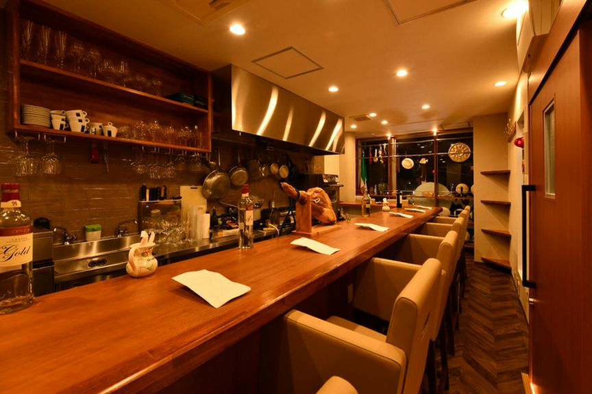 ひじ掛けのある座り心地の良い椅子