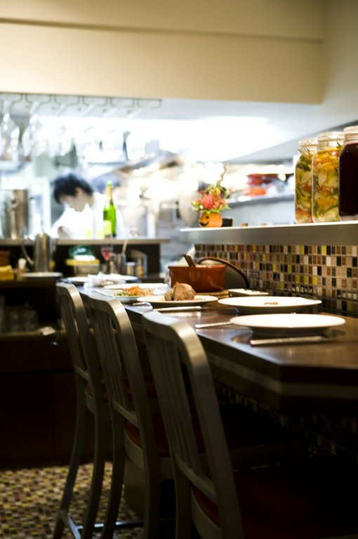 調理のライブ感を楽しめるお席です。お一人様での利用もおすすめ