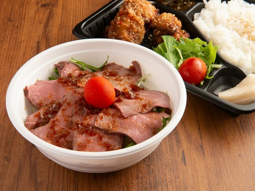 前日までの予約でテイクアウトメニューも用意