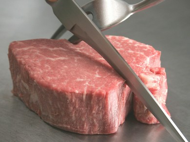 熟成で旨みを増した特選和牛、高級海鮮、旬食材をコースで満喫