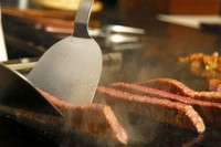 季節の味覚で彩る前菜、旬の魚介料理、A4ランク特選和牛ステーキ、ガーリックライス、季節のデザートなどを楽しめるフルコース。店自慢の料理をリーズナブルに楽しめます。