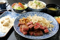 ［コース内容］
全5品
・和風サラダ
・帆立貝のうにソース
・上フィレステーキ
・ガーリックライス・味噌汁・香の物
・コーヒーorシャーベット
※帆立貝のうにソースは他の料理に変更可能。写真はイメージ。
