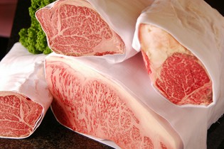 A5ランク中心の熟成和牛、高級海鮮、季節の山海の幸が集う