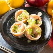 キムチのピリ辛がアクセントの蒸し餃子