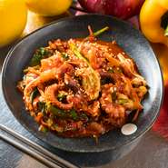 自家製甘辛ダレにからめたプリプリ食感のタコが楽しめる