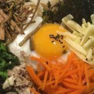 野菜も豊富にとれて栄養バランスも抜群の定番韓国料理