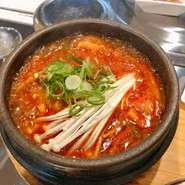 キムチと豚肉、野菜の味わいスープ　辛さ調節可能