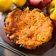 ピリ辛キムチがアクセントのチヂミ