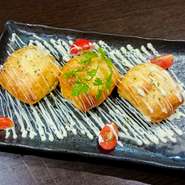 とろっと溢れるチーズをパイで包みサクッと仕上げました。