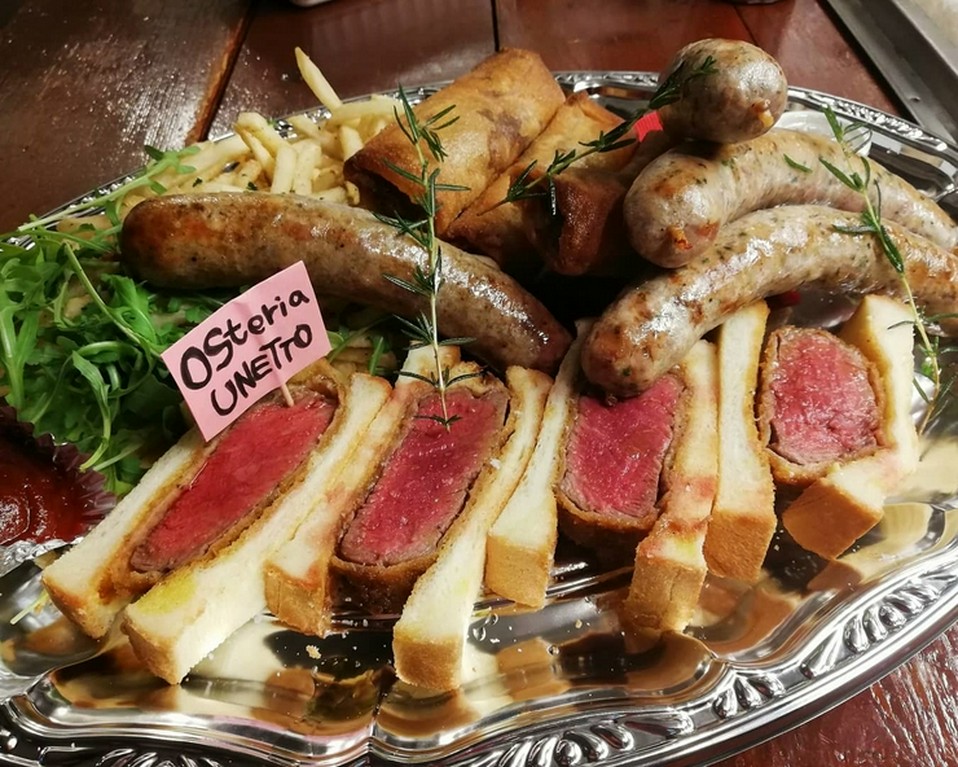 モツとお肉とワインを楽しめるテイクアウトをご用意しています