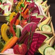 串揚げや前菜・お野菜に至るまで、国産や無農薬の食材を中心に取り揃えました。