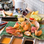 コースには串揚げの他、小鉢・お茶漬け・デザートが付きます。
お茶漬けは2種類からお選び頂けます。