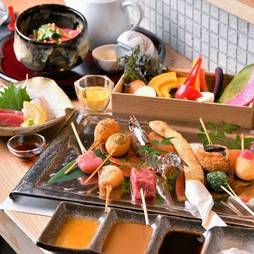 コースには串揚げの他、刺身・小鉢・お茶漬け・デザートが付きます。
お茶漬けは2種類からお選び頂けます。