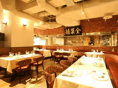 大人デートを引き立てる、自慢の北京ダックと四季折々のお料理