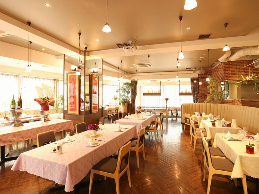 広々としたダイニング席。