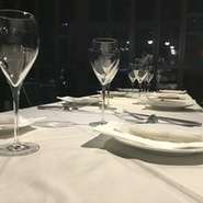 アブラッチョはイタリア語でハグ（hug）の意味があります。ハグが集まるような温かく食べて飲んで笑って！