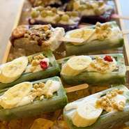 グレープのアイスキャンディと
バナナとほうれん草のスムージーアイスキャンディの2種類です！
※ご好評の為、品切れの場合があります。