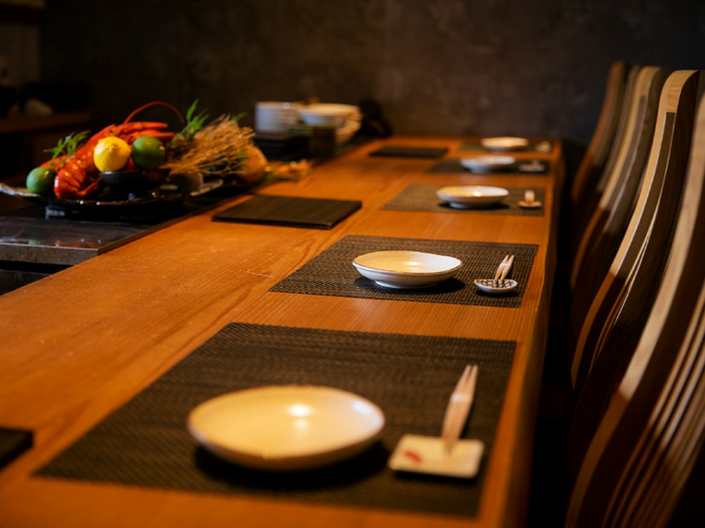 大人の会食にこそ相応しい一軒