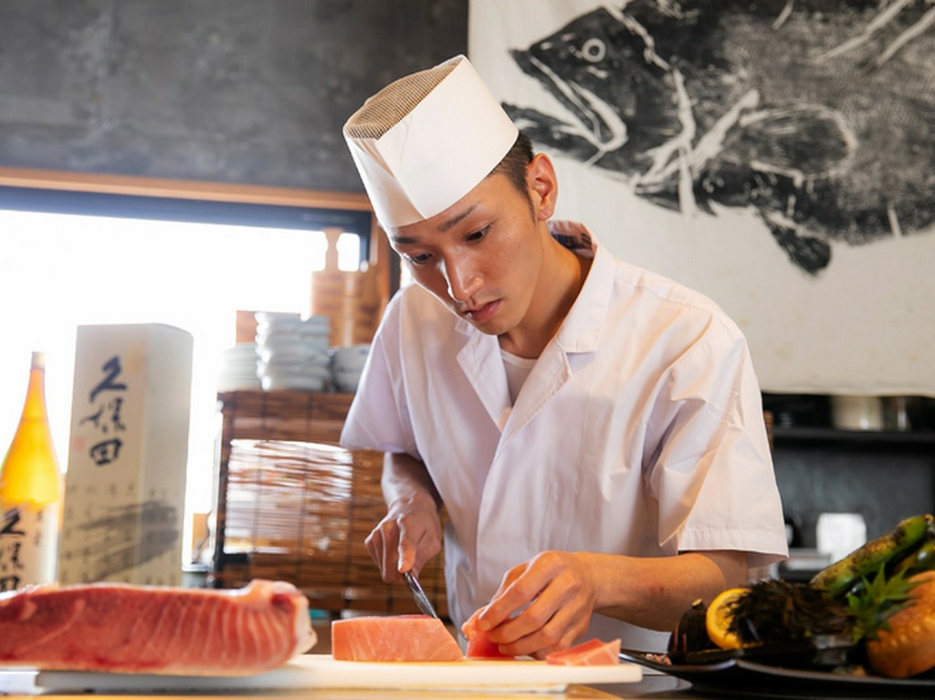 新鮮な雲丹と海老を贅沢に使った料理で歓迎