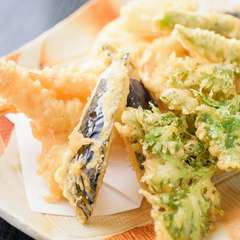 豊洲市場から仕入れる新鮮な魚介を使用。職人技が光る和食に舌鼓