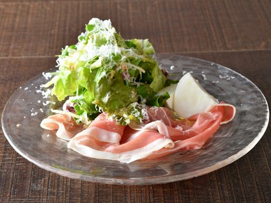 至福のひと時…3種類の生ハムが食べ放題！