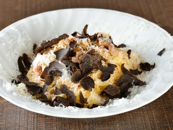 絶妙な濃厚さと軽やかさ『旬トリュフの濃厚カルボナーラ』