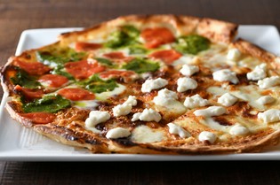 酸味が引き立つ、こだわりのストラッキーノチーズ