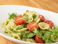 アンチョビとブロッコリー　オイルベースのオレキエッテのパスタ