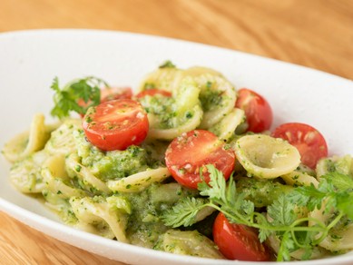 アンチョビとブロッコリー　オイルベースのオレキエッテのパスタ