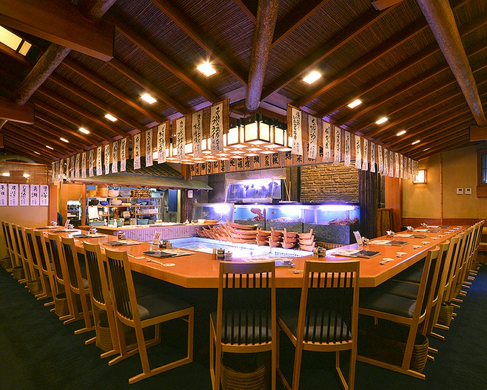 活いかや伊勢海老・他にも季節ごとに様々な魚介がいます