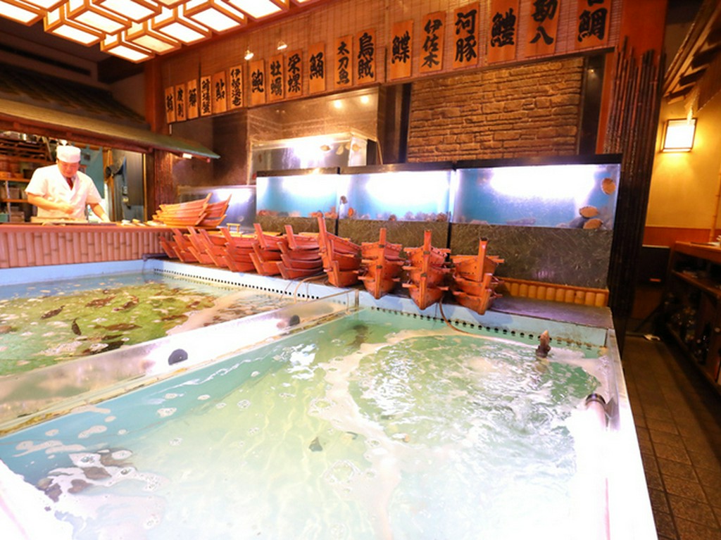 巨大ないけすが一番の売りです