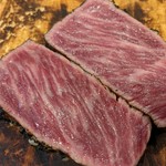 にんにくを効かせた極上馬肉料理