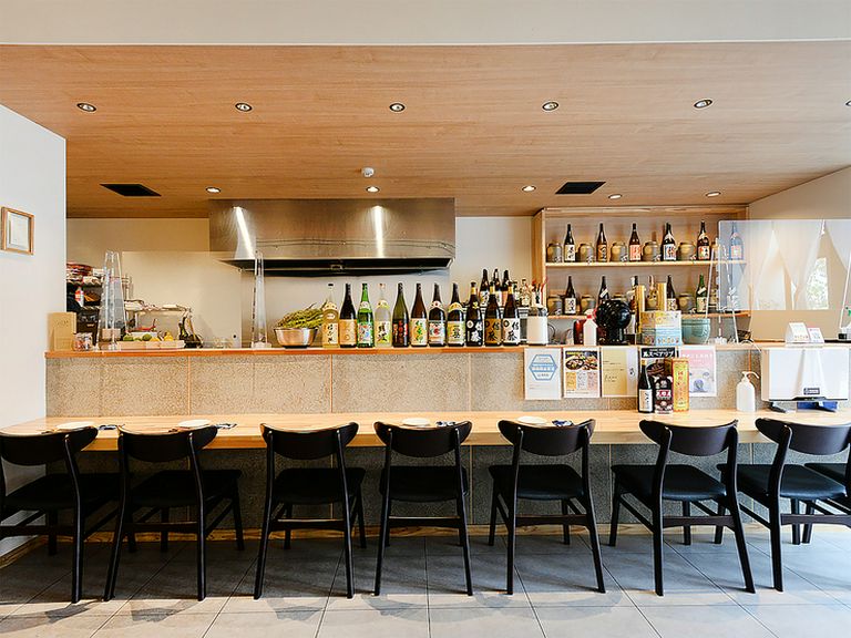 店主が美味しいと思う日本酒や焼酎を、全国各地から取り寄せる