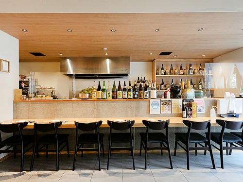 店主が美味しいと思う日本酒や焼酎を、全国各地から取り寄せる