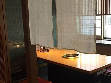 お客様にはアルコール消毒のご協力をお願いしております