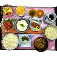 夏バテにとろろでさっぱり！
鰻でスタミナ満点！