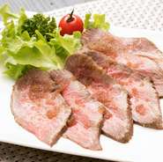 九州和牛肉の旨味を味わって頂ける、人気抜群の逸品。ママのオリジナルソースが実に美味しさを醸し出します。ほぼ100%のお客様がオーダーされますよ！
