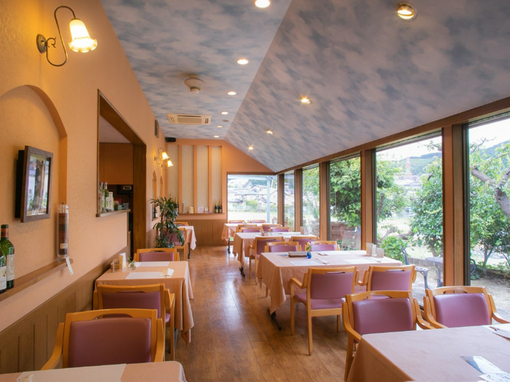 リラックスして過ごせそう。温かみ溢れる店内