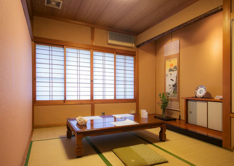 ゆったりとくつろげる和室席を用意
