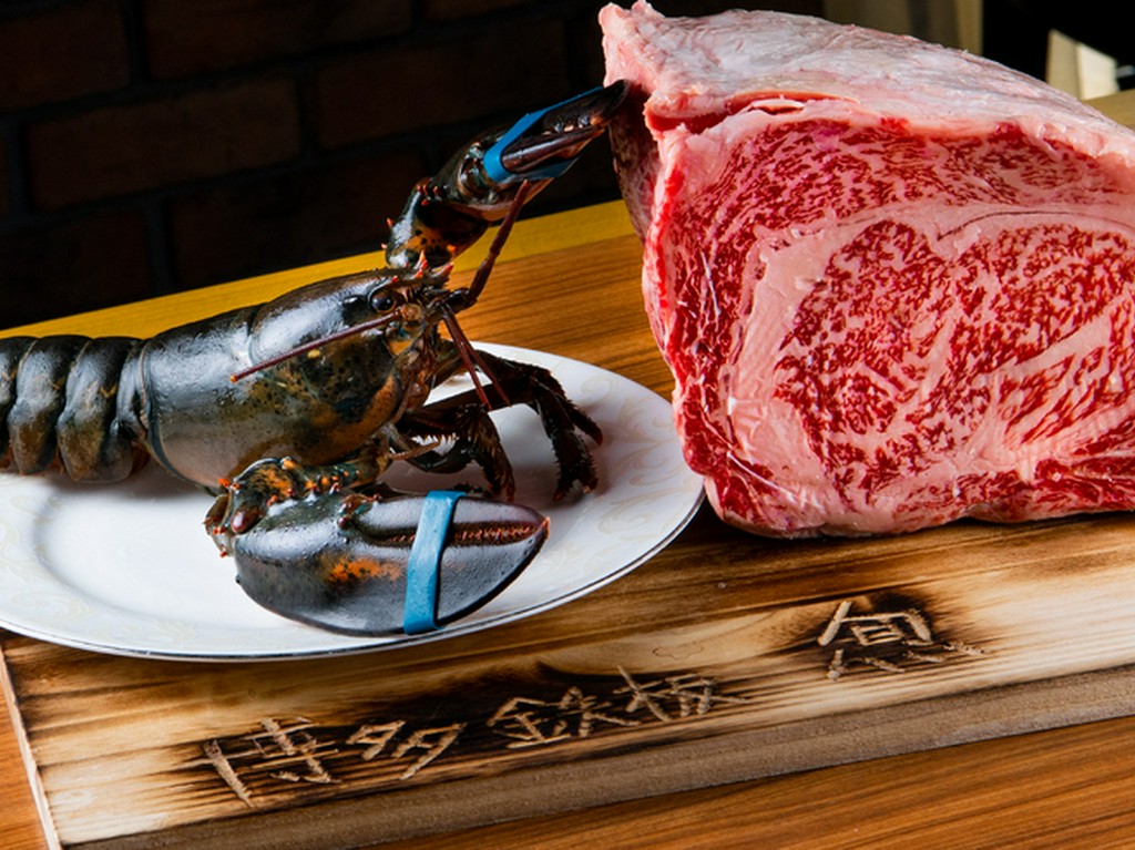 主役を務める食材たち『活オマール海老』『九州産黒毛和牛』